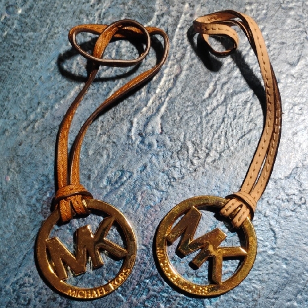 2 Michael Kors Emblems